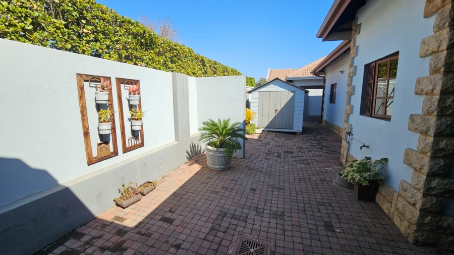 3 Bedroom Property for Sale in Meerhof North West